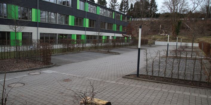 Erdsondenfeld unter Stellplätzen