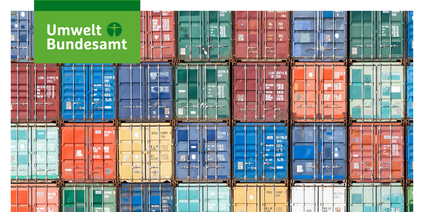 Das Einstiegsbild für den Newsletter zeigt gestapelte Schiffscontainer