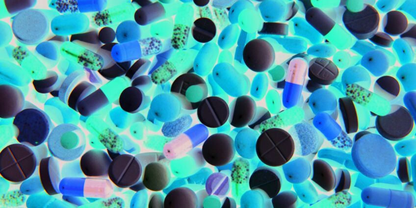 Bild mit verschieden großen und farbigen Tabletten
