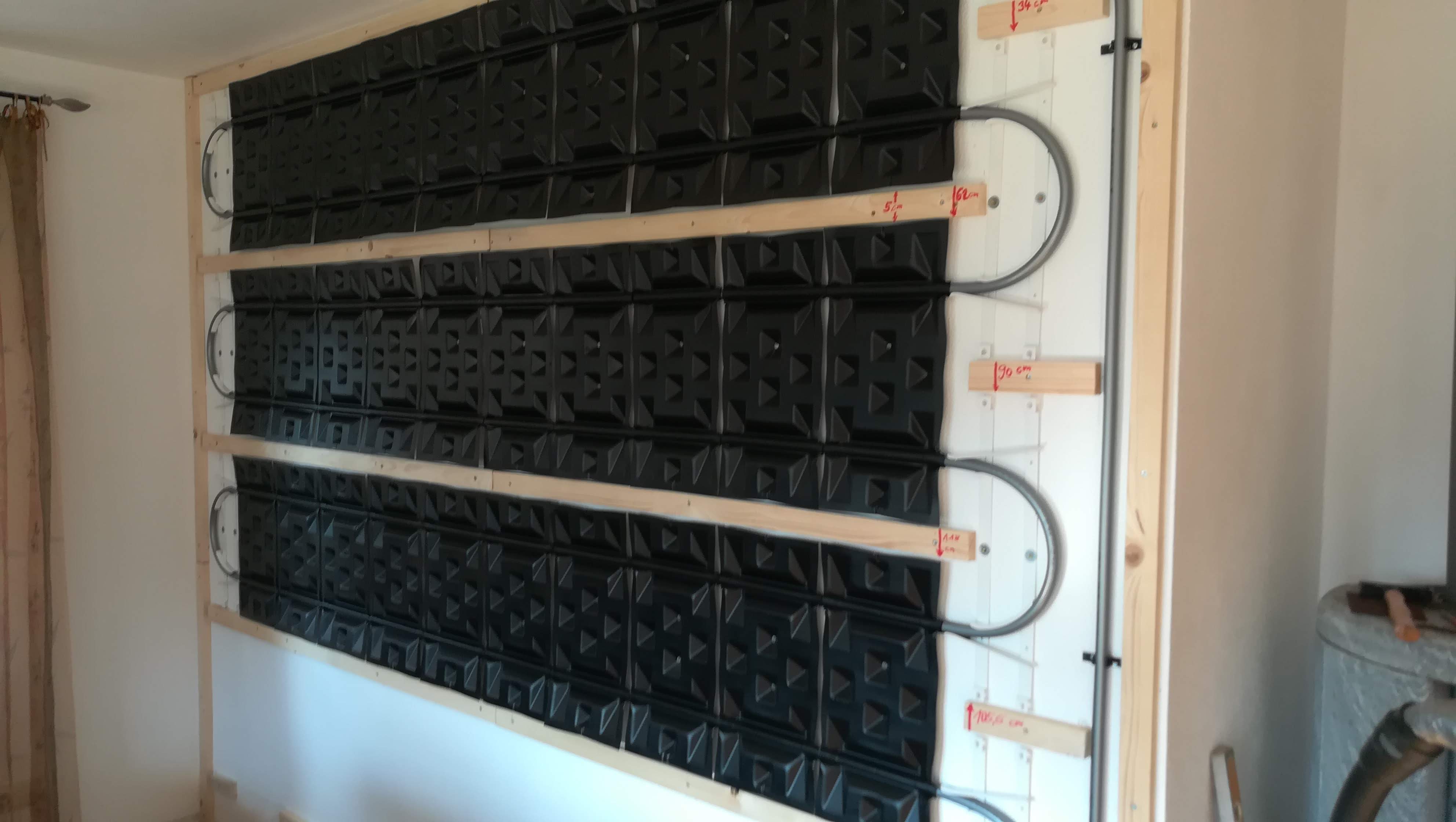 Die DIY-Wandheizung im Wohnzimmer.